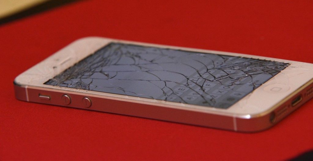 What To Do When Your Phone Screen is Cracked?